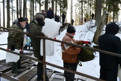 Новости питкяранта. Мобилизация в Питкяранте. Съемки фильма в Питкяранте. Родники в окраине Питкяранта. Фотографии Сергей Юдин "Республика".